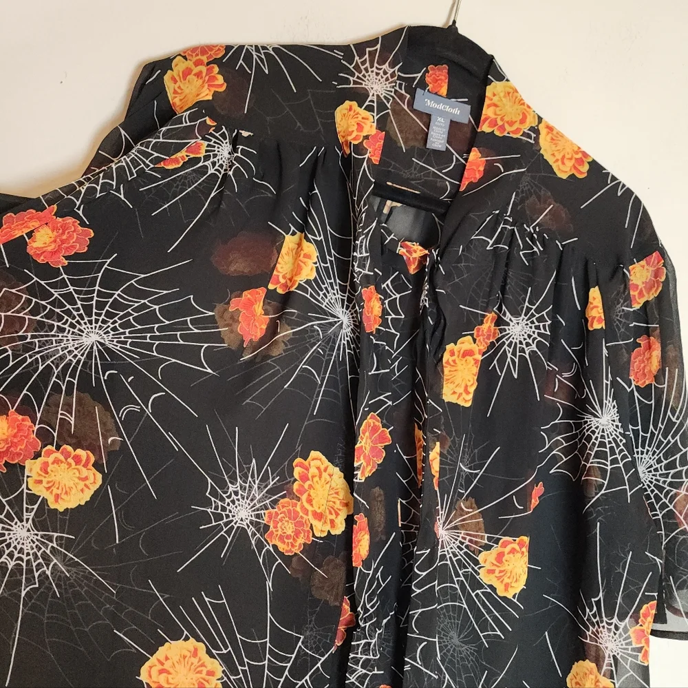 NWT ModCloth Spider Webs Floral Tie-Neck Sheer Black Orange Button Blouse Top XL - Picture 2 of 14